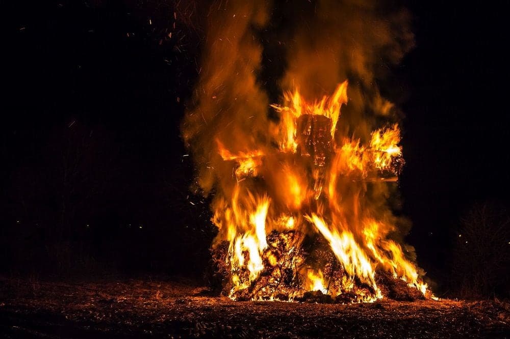 Bonfire festival, traditional bonfires during Buergsonndeg
