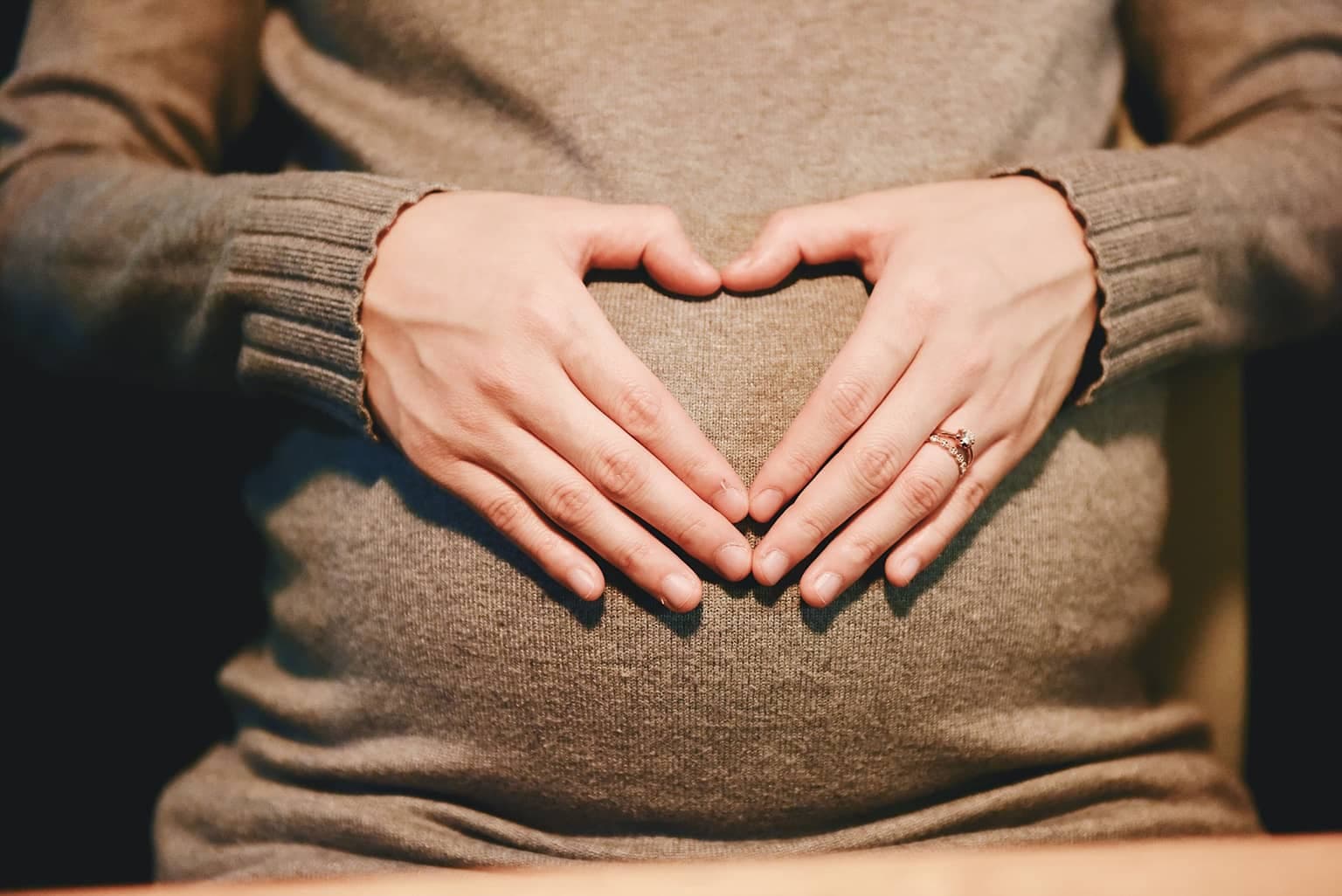 Grossesse et suivi maternité au Luxembourg : guide complet pour futurs parents